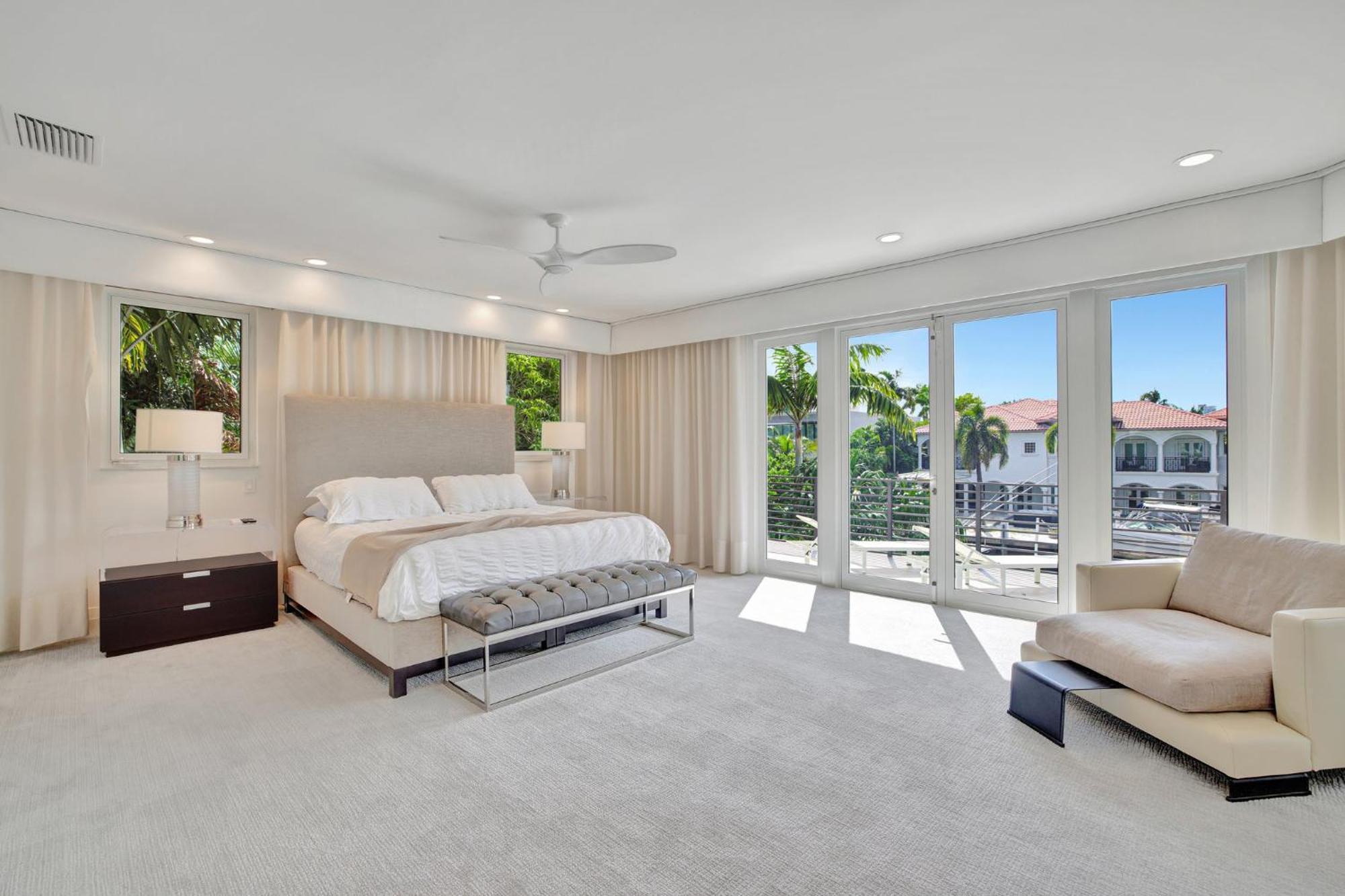 Elegant Waterfront Estate 6br- 6.5ba