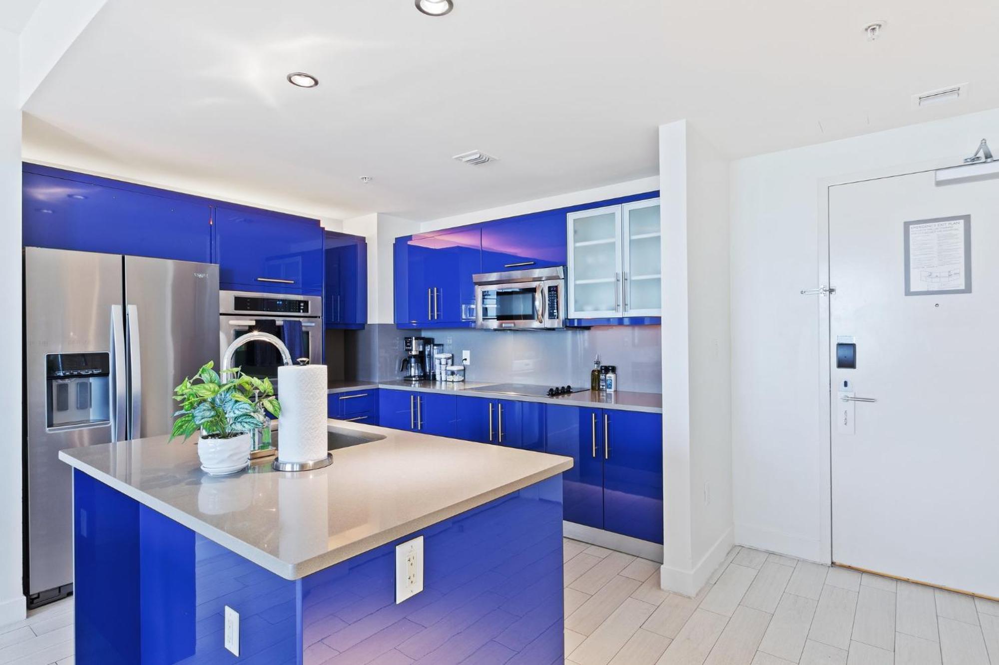 2 Bedroom Luxury With Amenities Apartment *