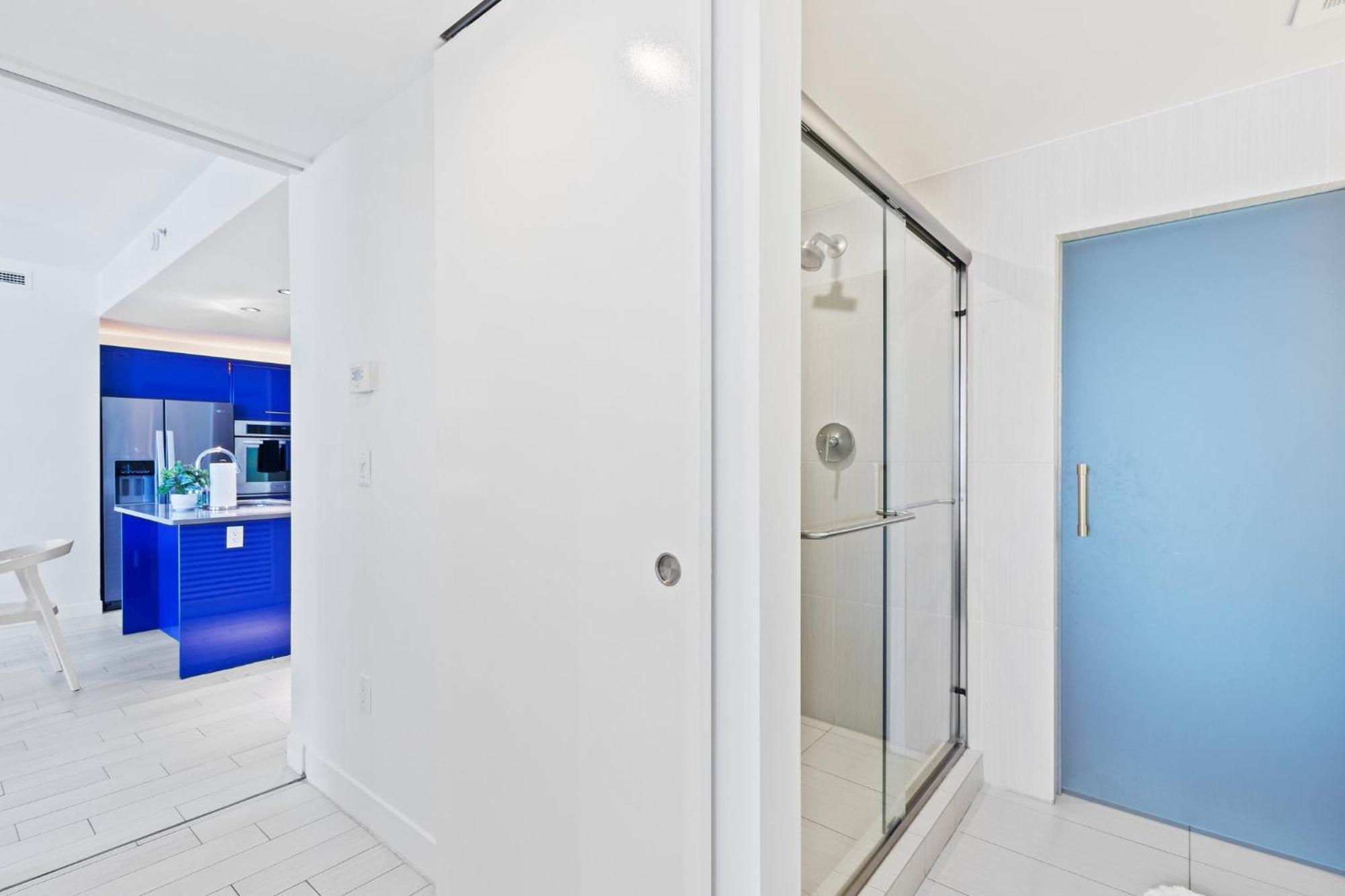 Apartment 2 Bedroom Luxury With Amenities *