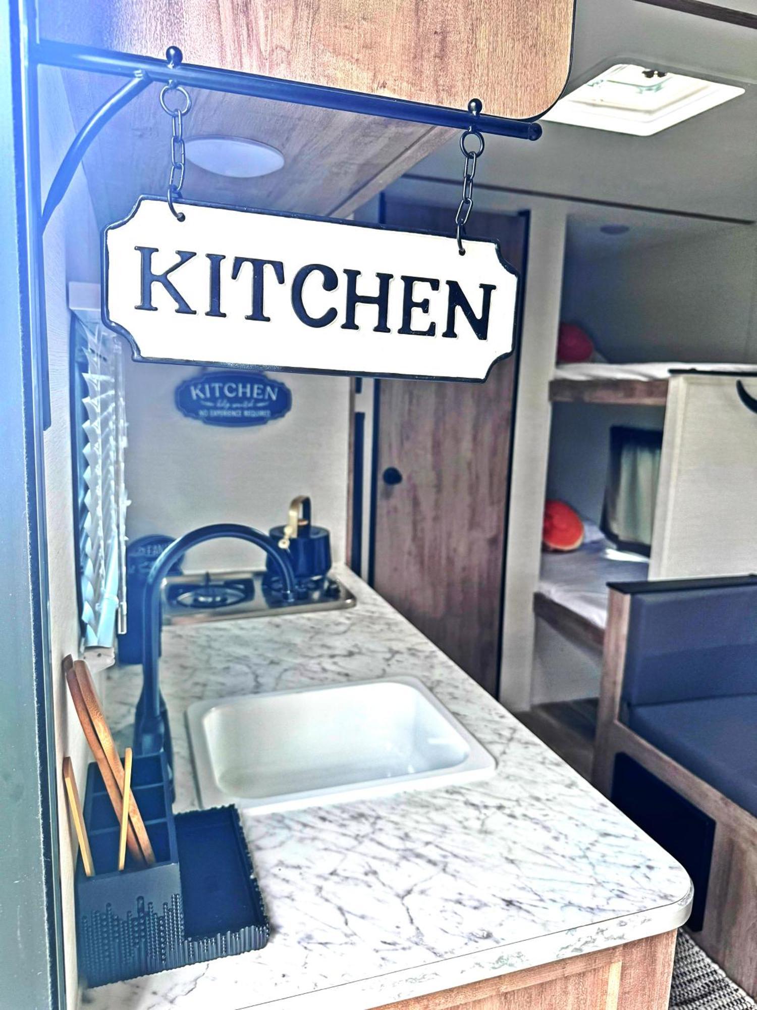 Cozy Rv Trailer *