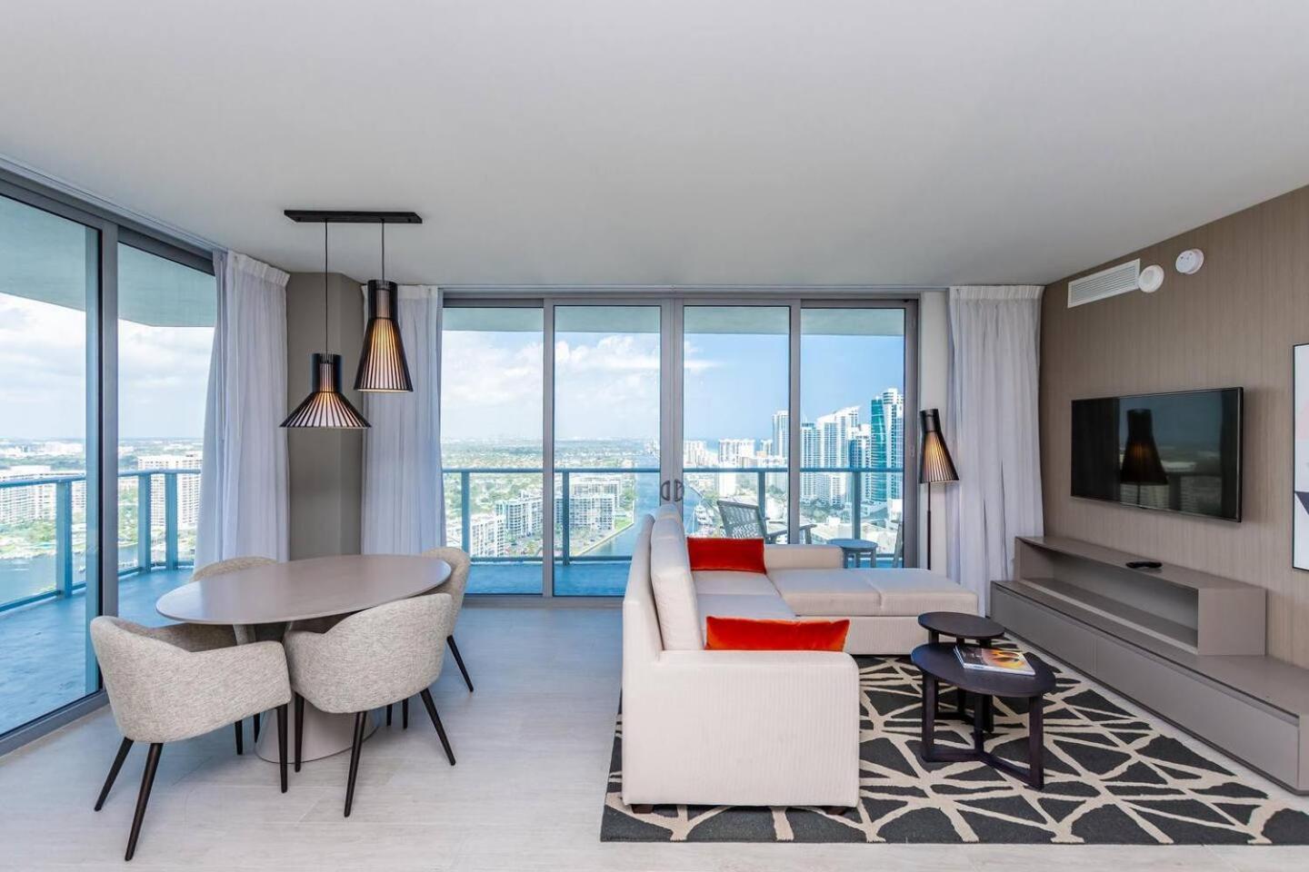 Amazing At H House Apartment Hollywood