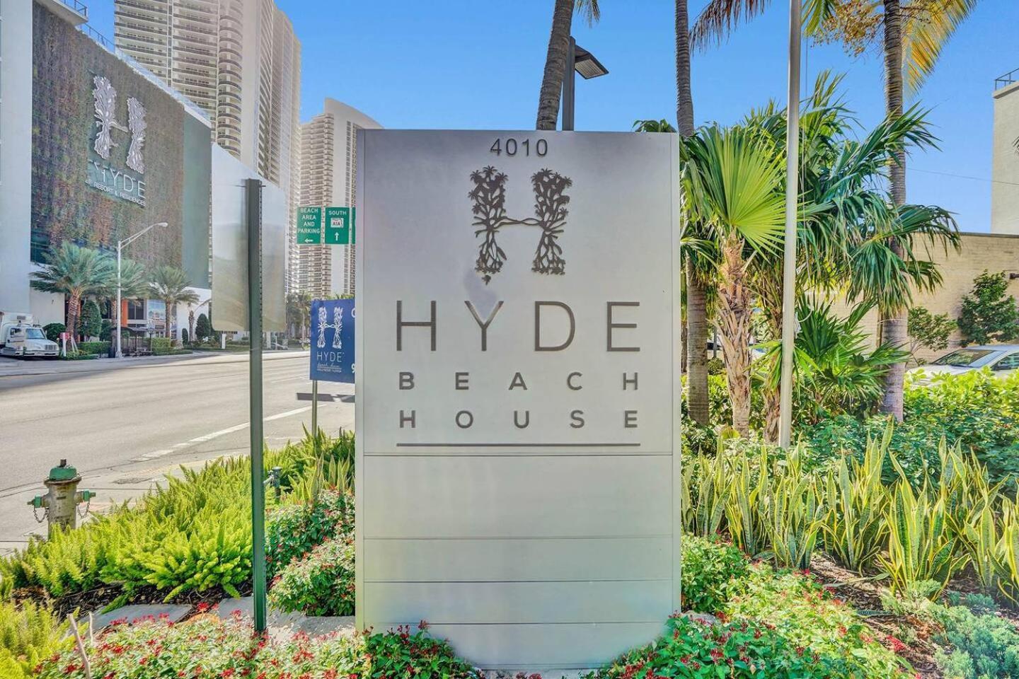 Amazing At H House * Hollywood