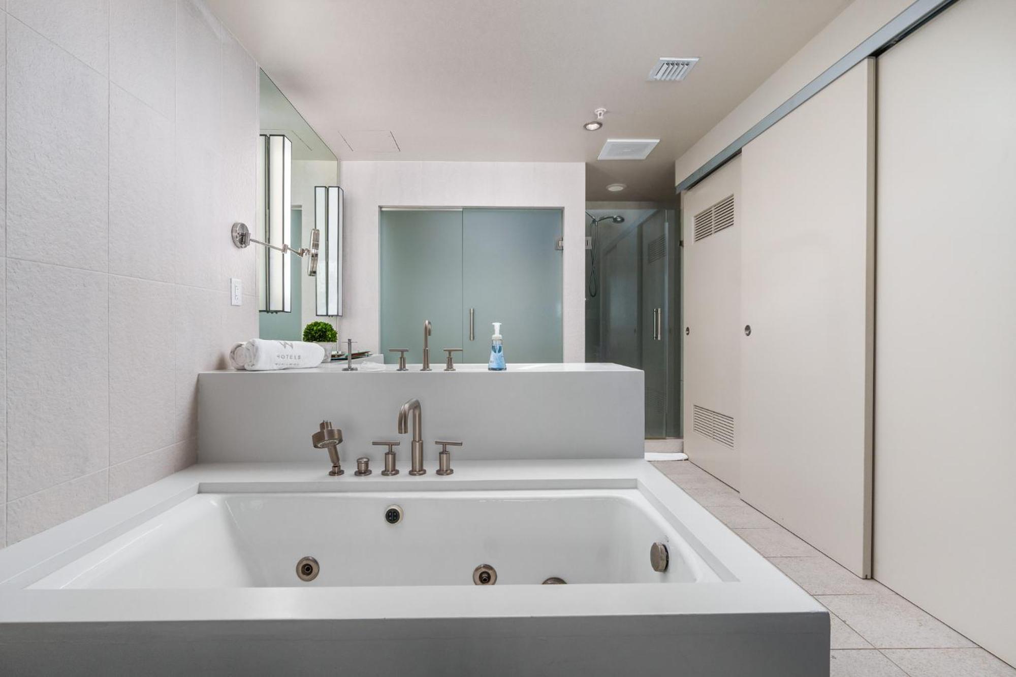 Last Min Deals! 2br W Resort, Birds Eye View Of It All, Professionally Designed Apartment
