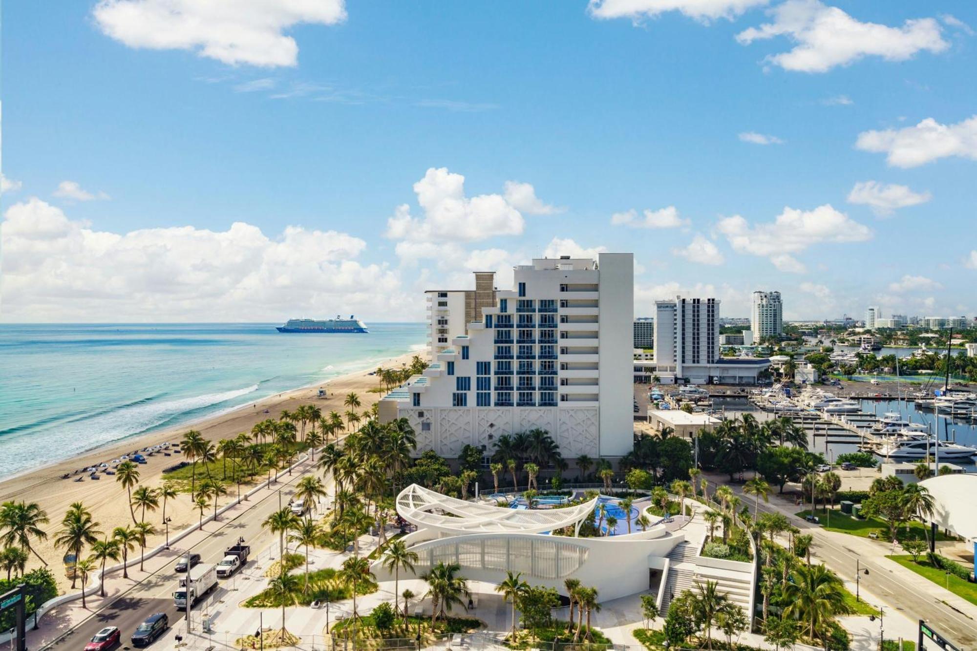 Courtyard By Marriott Lauderdale Hotel