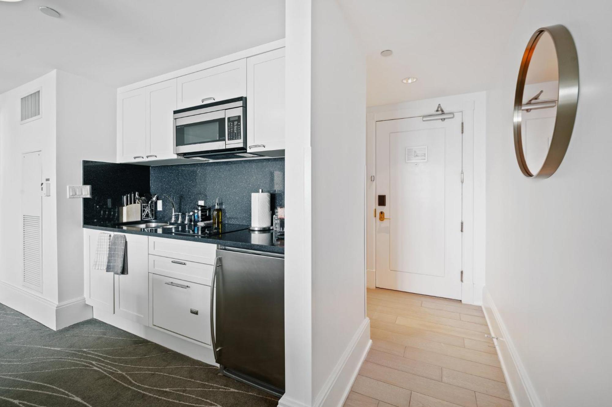 Beachfront Ritz-carlton Luxury 1br *