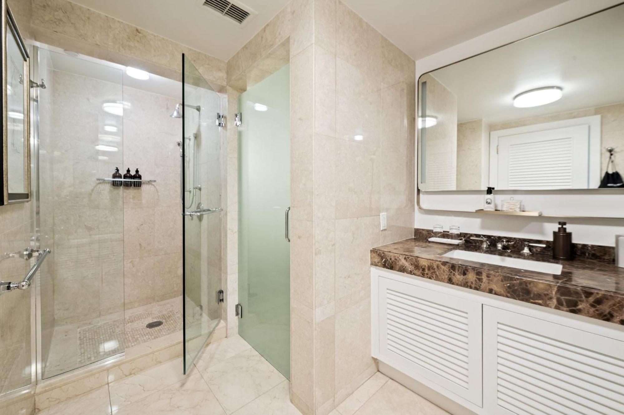 Beachfront Ritz-carlton Luxury 1br Apartment Fort Lauderdale