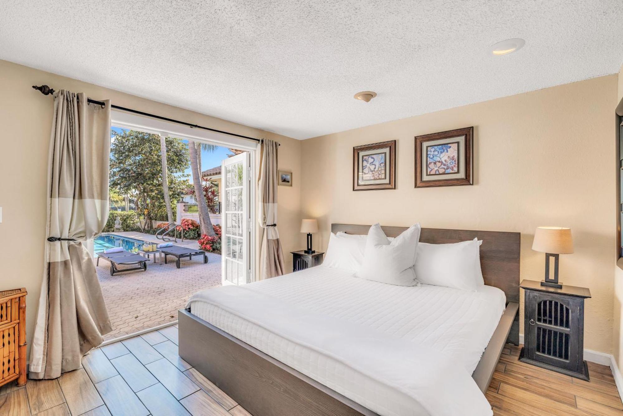 Holiday home Walk To Waterfront Heated Pool Pelican Key Residences *
