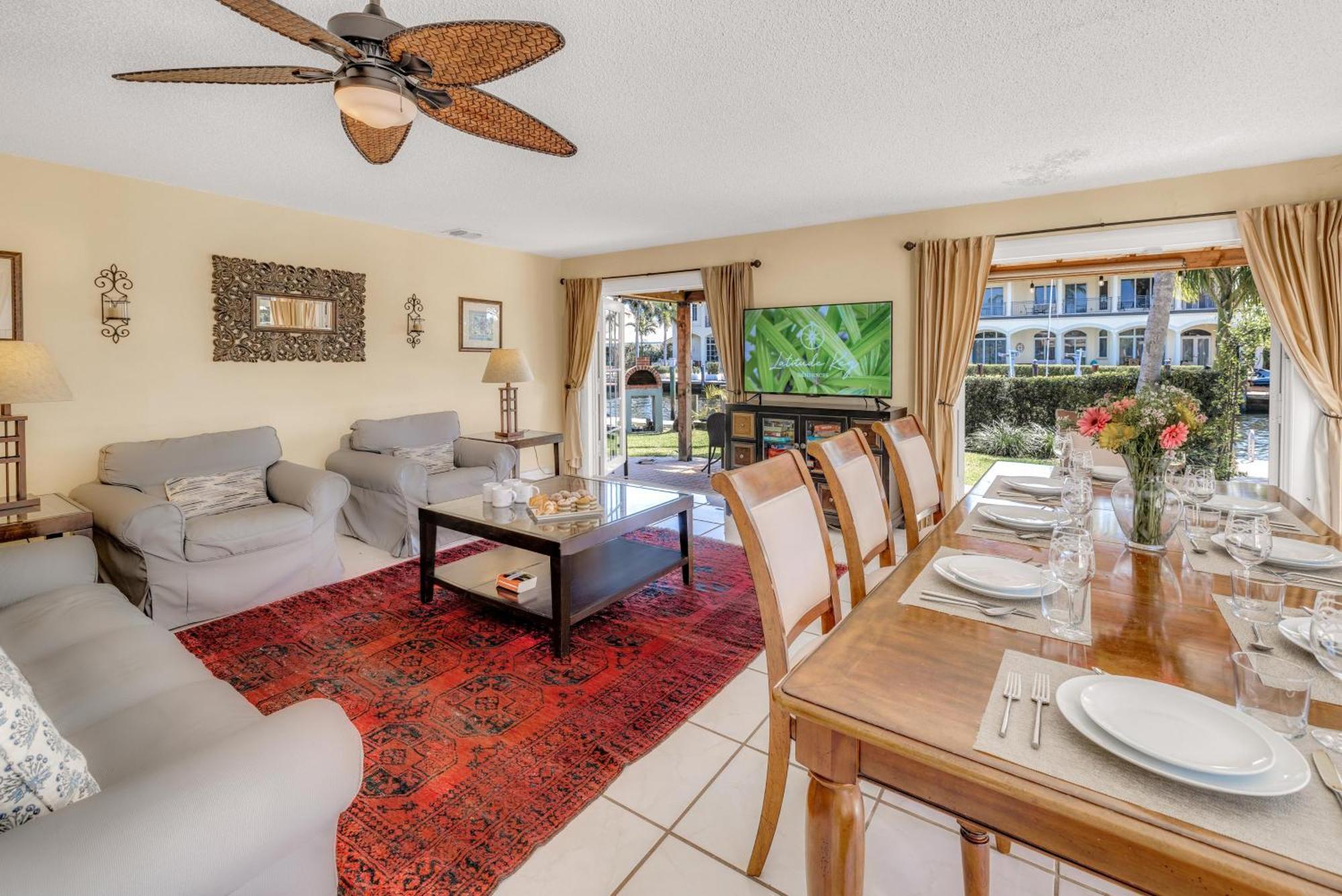 Walk To Waterfront Heated Pool Pelican Key Residences Holiday home