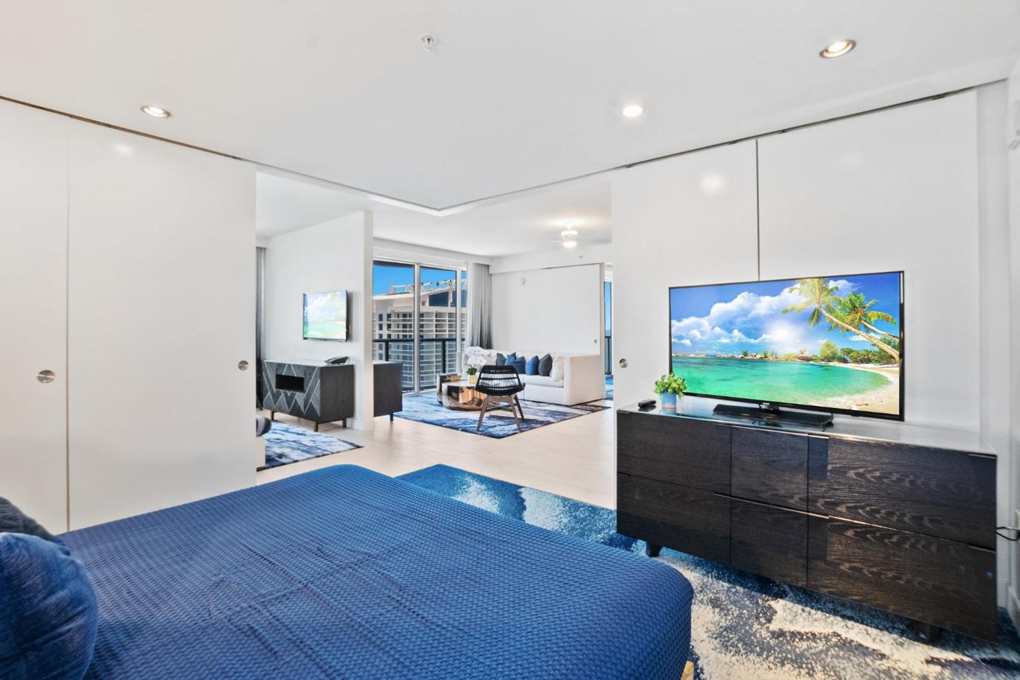 Apartment 23rd Floor W 2br With Den, Ocean Views, Sleeps 8