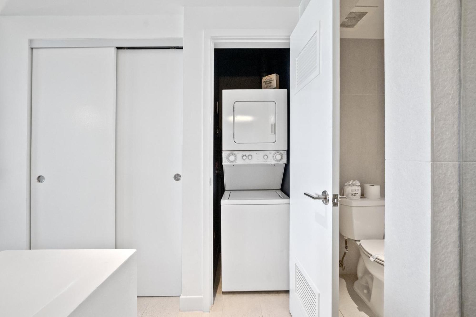 Apartment 23rd Floor W 2br With Den, Ocean Views, Sleeps 8 Fort Lauderdale