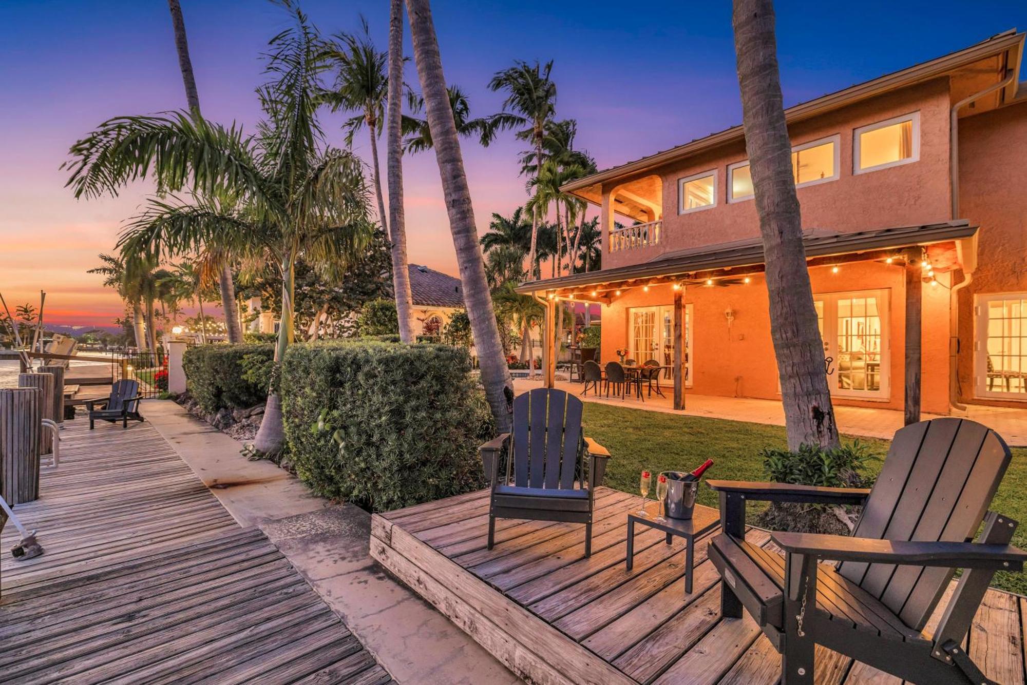 Walk To Waterfront Heated Pool Pelican Key Residences Holiday home Fort Lauderdale