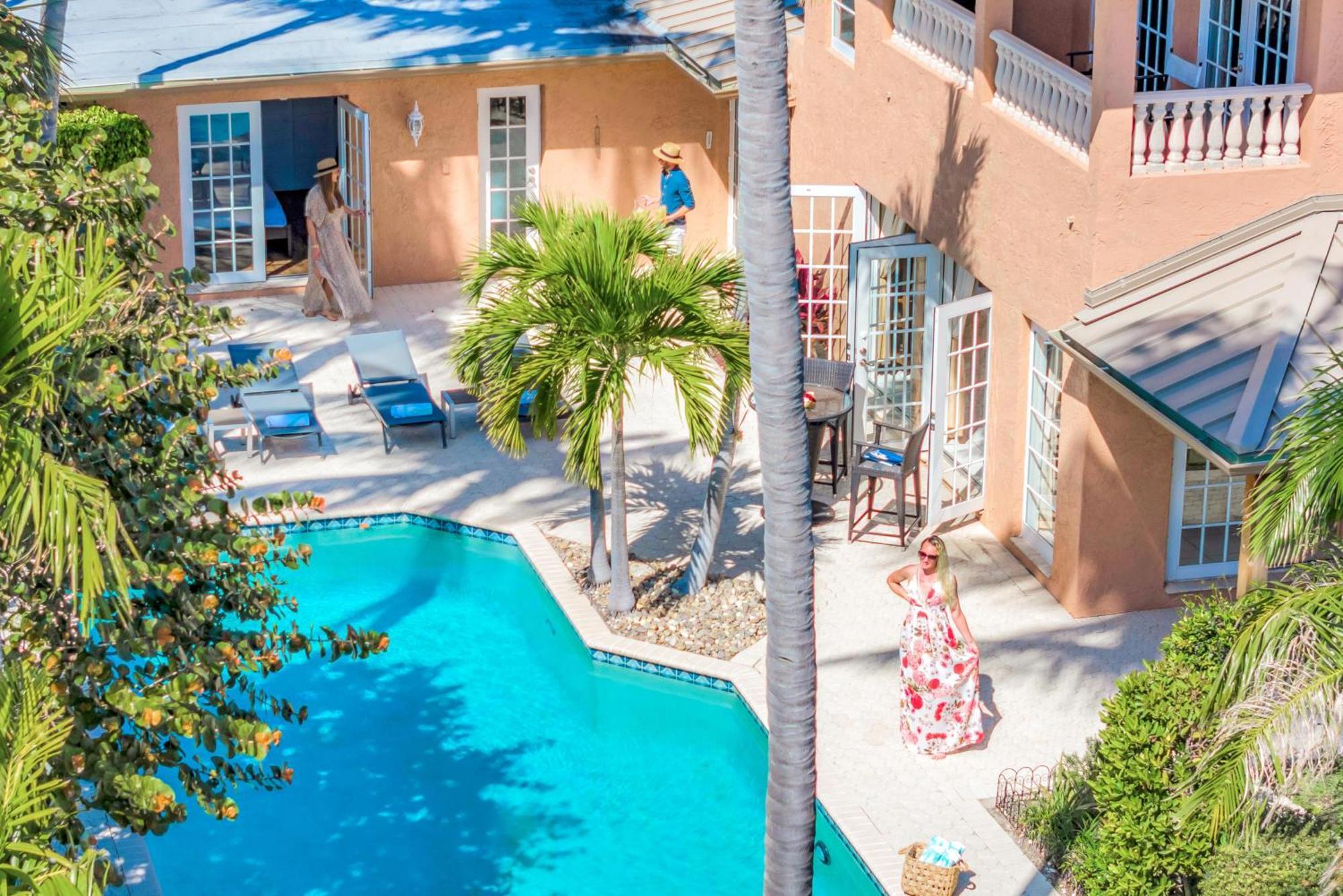 Walk To Waterfront Heated Pool Pelican Key Residences