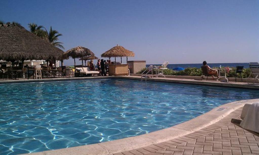 Oceanview Resort: Lauderdale Beachfront Corner Aparthotel *