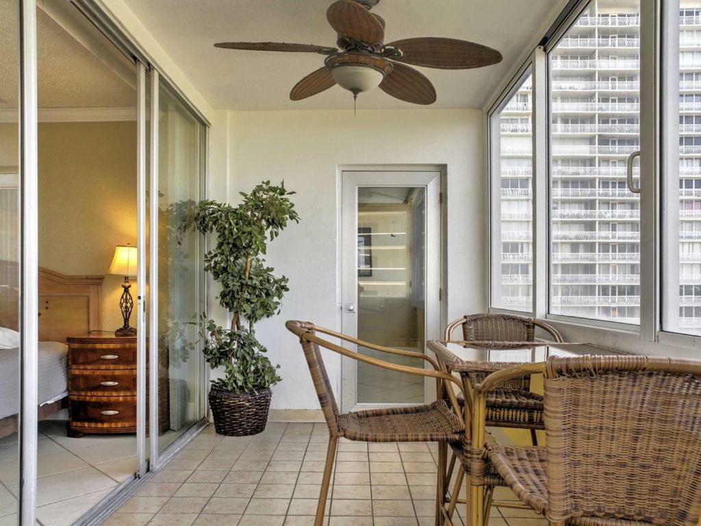 Oceanview Resort: Lauderdale Beachfront Corner *