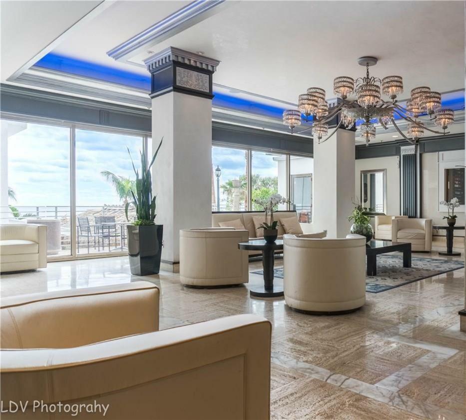 Oceanview Resort: Lauderdale Beachfront Corner *
