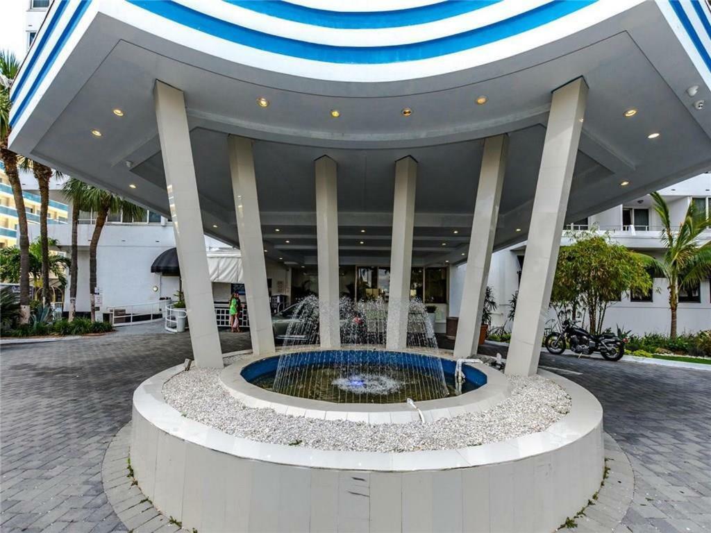 Oceanview Resort: Lauderdale Beachfront Corner Aparthotel *