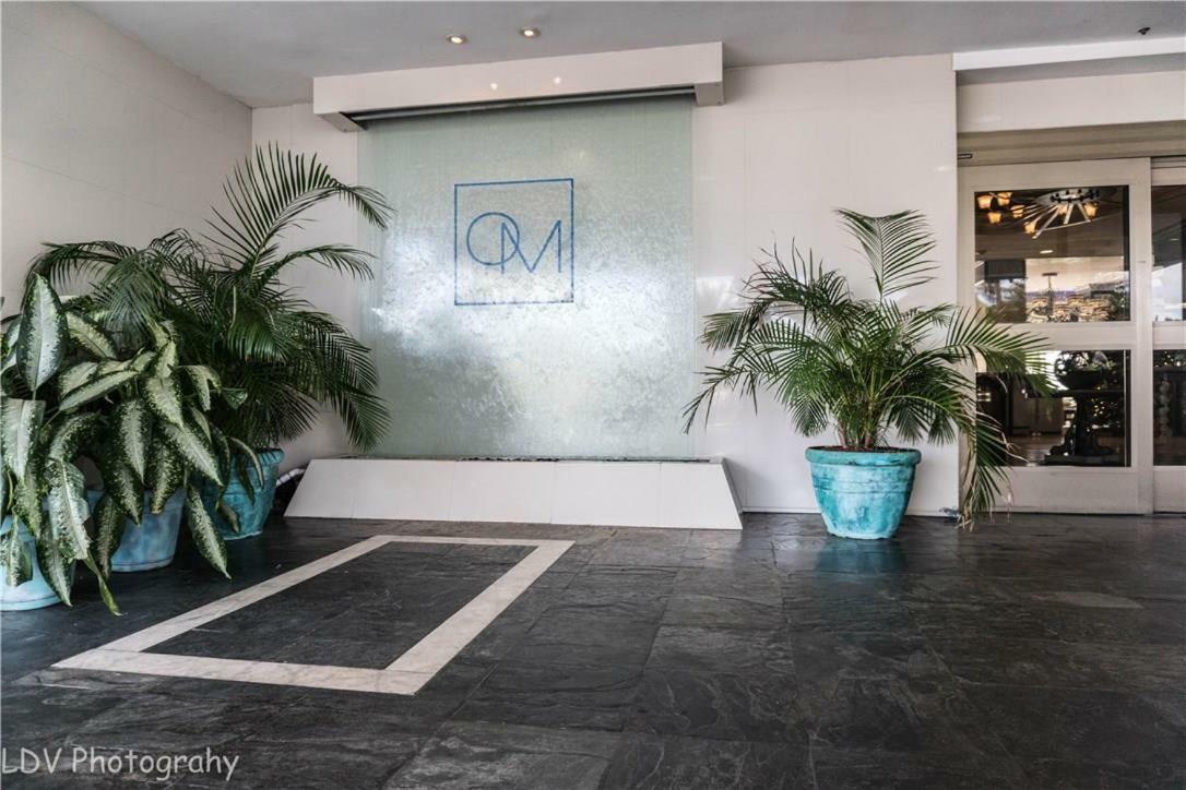 Aparthotel Oceanview Resort: Lauderdale Beachfront Corner Fort Lauderdale