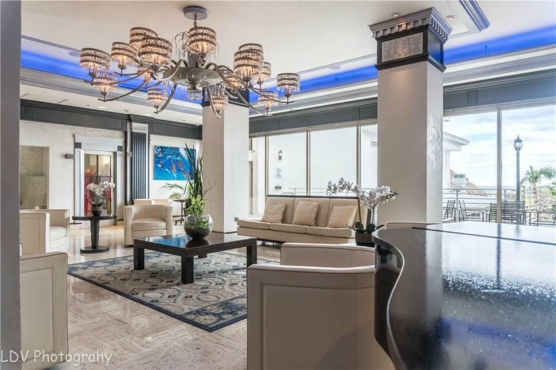 Oceanview Resort: Lauderdale Beachfront Corner Aparthotel