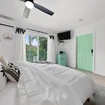 Las Olas Guest House