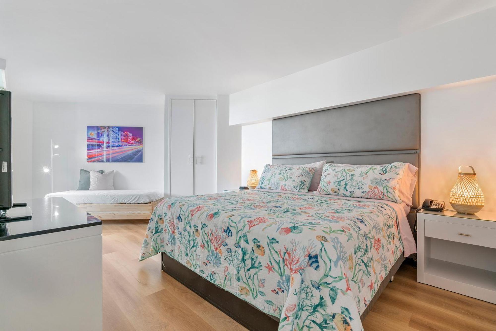Avi Lux Aparthotel *