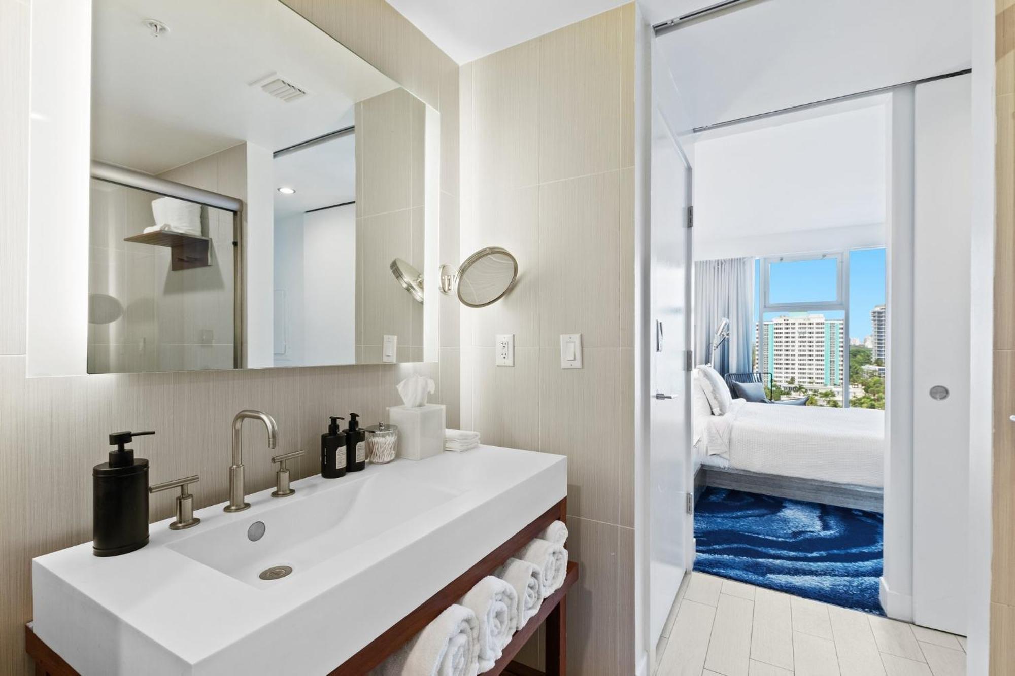 2 Bedroom Luxury With Amenities * Fort Lauderdale