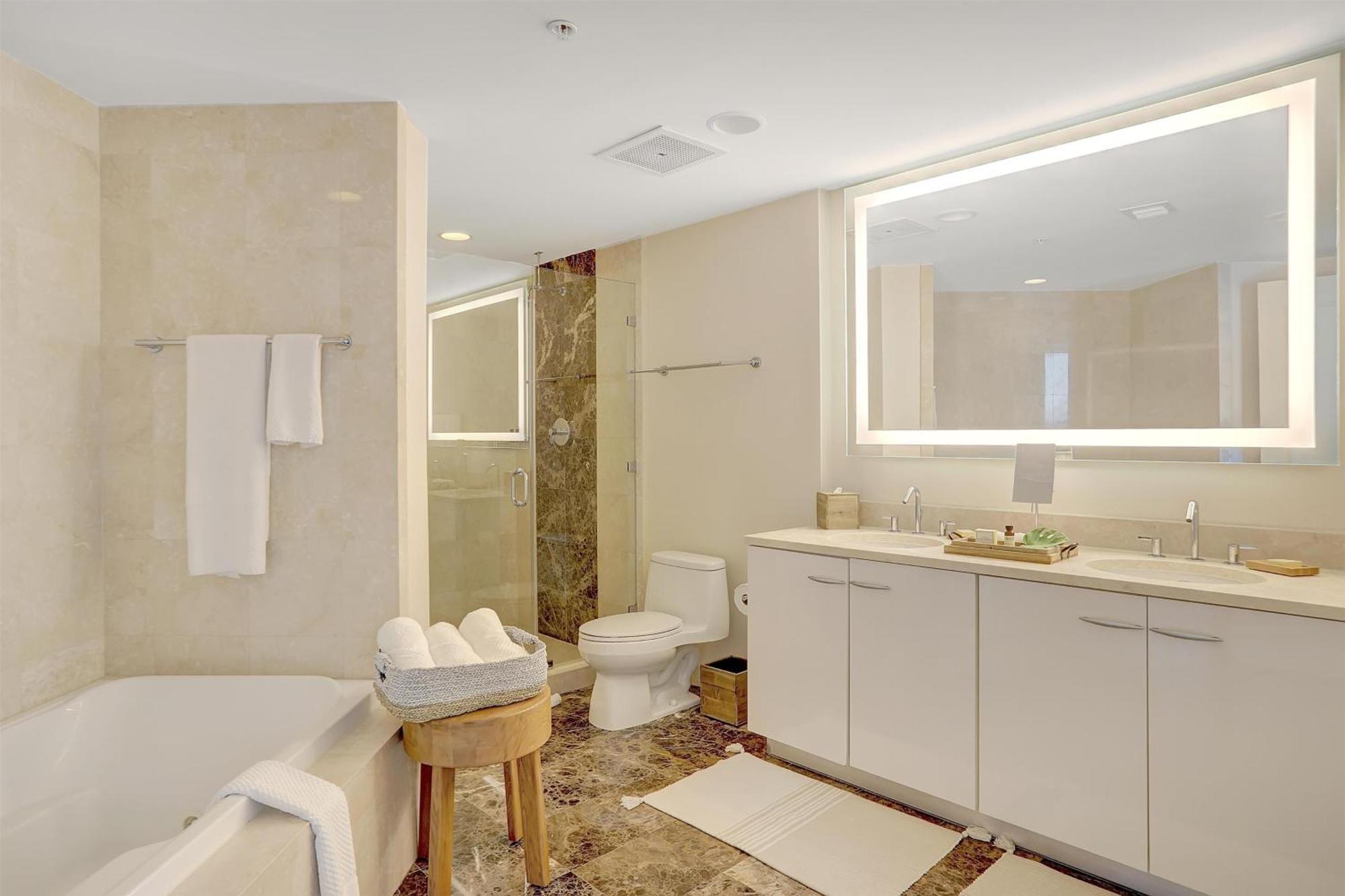 Resort House Lauderdale, A Hilton