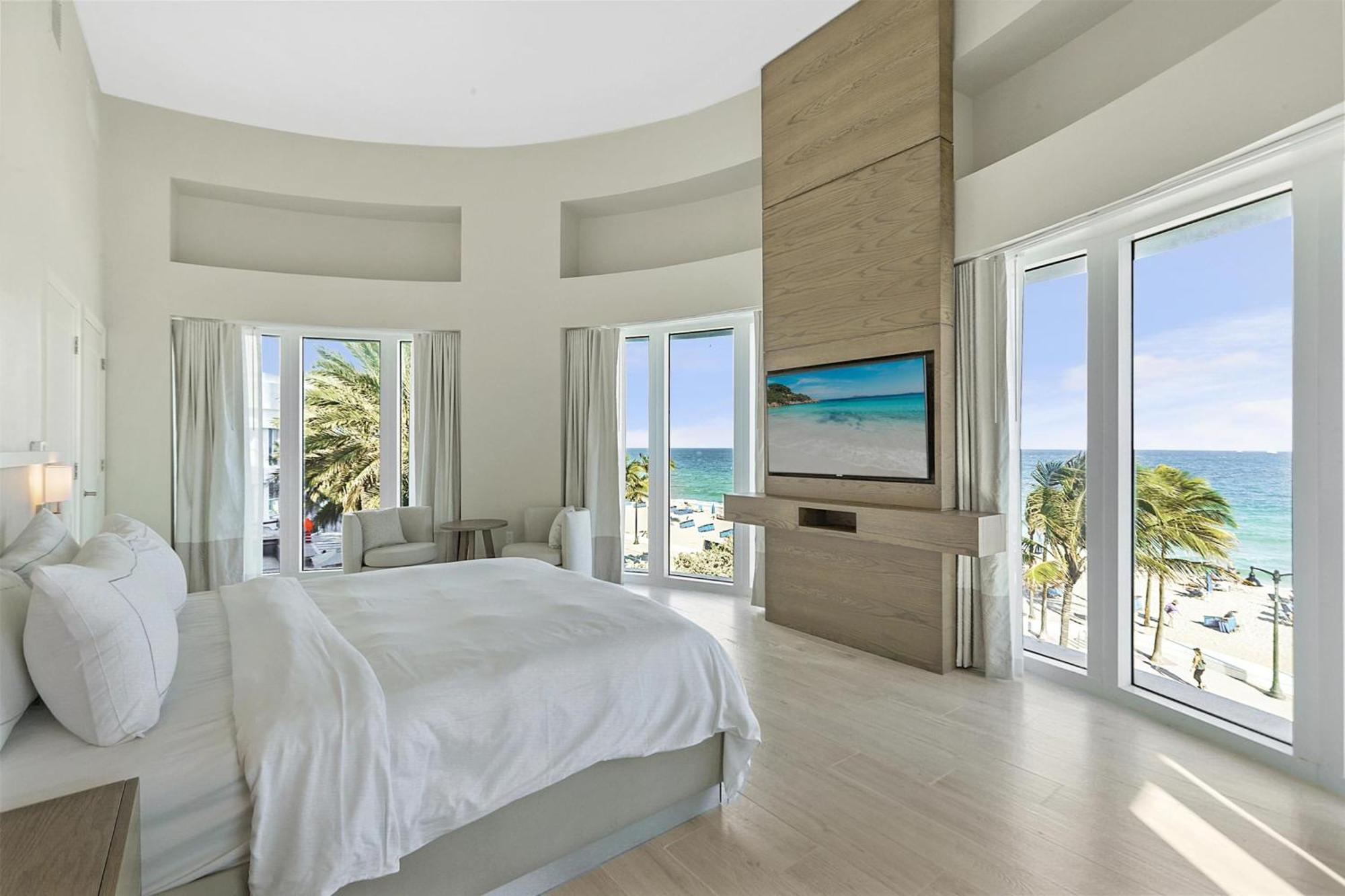 Resort House Lauderdale, A Hilton 4*