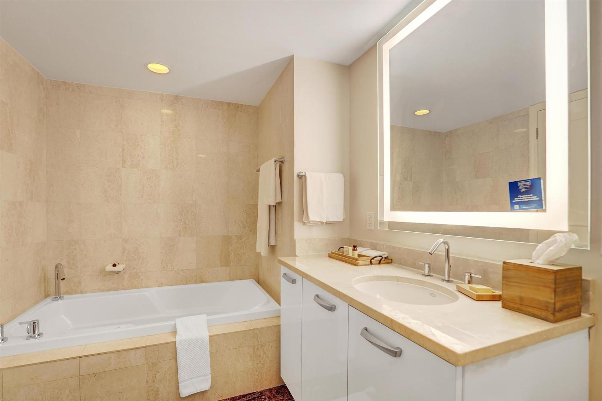 Resort House Lauderdale, A Hilton