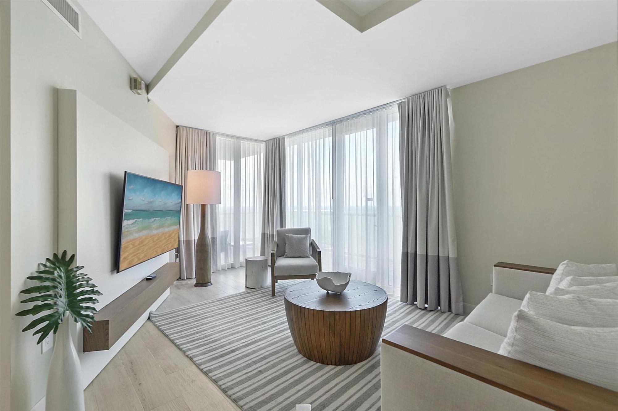 Resort House Lauderdale, A Hilton 4*