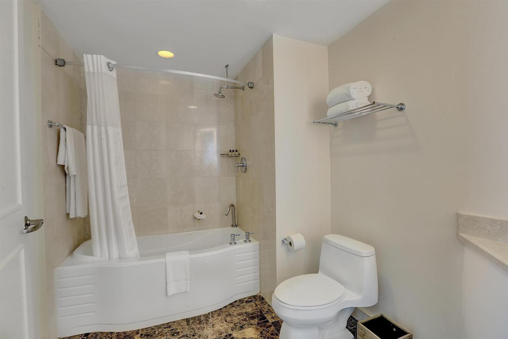 House Lauderdale, A Hilton 4*