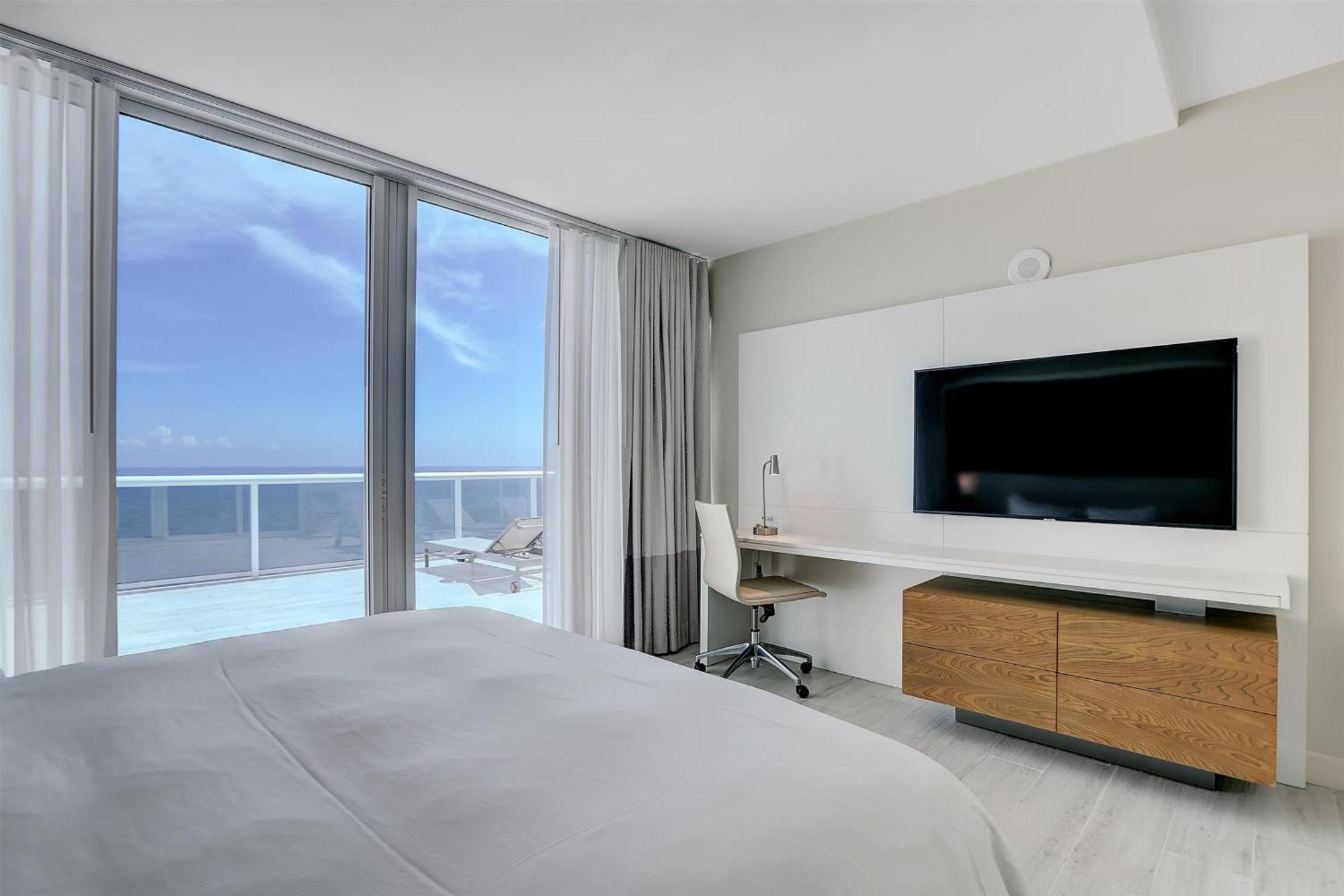 Resort House Lauderdale, A Hilton