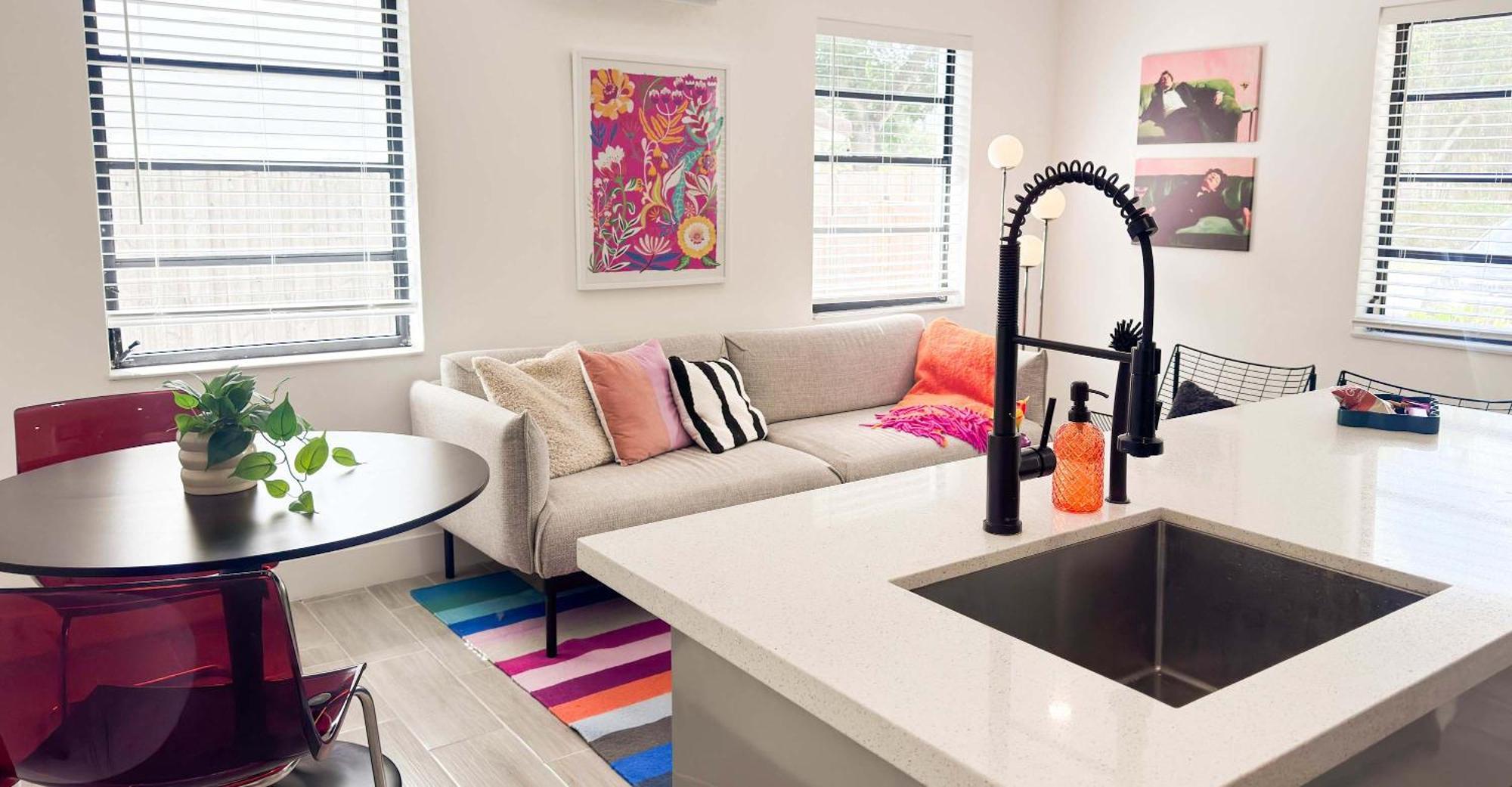The Chill Pill - Wilton Drive And Jacuzzi Apartment *
